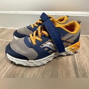 Saucony boys shoes 11